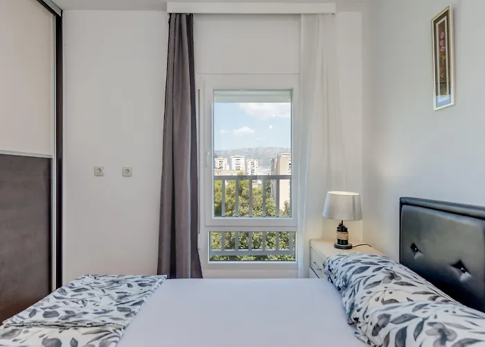 Appartement Modern 90 M2 With Balcony W The Sea View