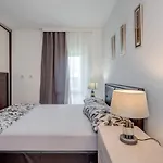 Modern 90 M2 With Balcony W The Sea View سبليت