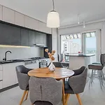 Modern 90 M2 With Balcony W The Sea View شقة *