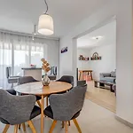 Modern 90 M2 With Balcony W The Sea View شقة *