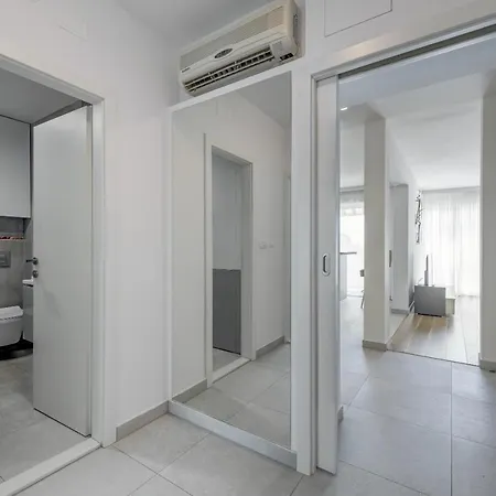Apartment Modern 90 M2 With Balcony W The Sea View