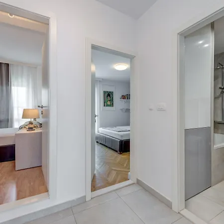 Modern 90 M2 With Balcony W The Sea View * Split