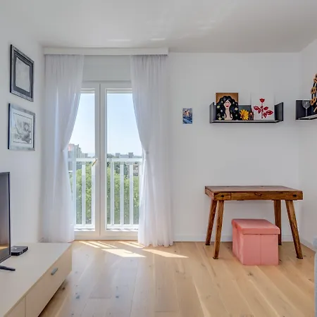 Appartement Modern 90 M2 With Balcony W The Sea View