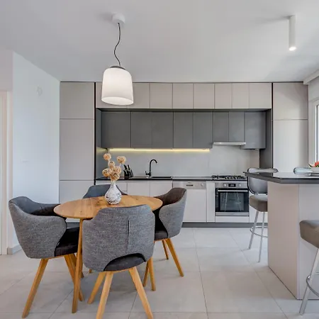 Modern 90 M2 With Balcony W The Sea View Appartamento Spalato