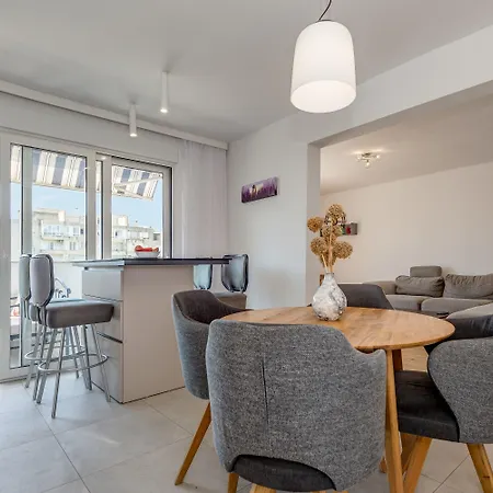 Appartement Modern 90 M2 With Balcony W The Sea View