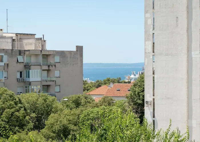 Modern 90 M2 With Balcony W The Sea View