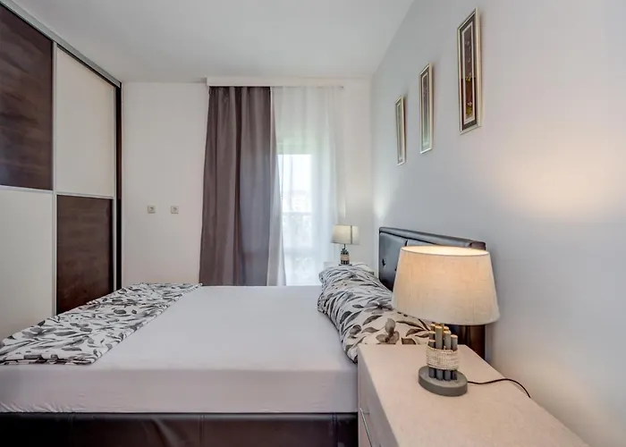 Modern 90 M2 With Balcony W The Sea View Split