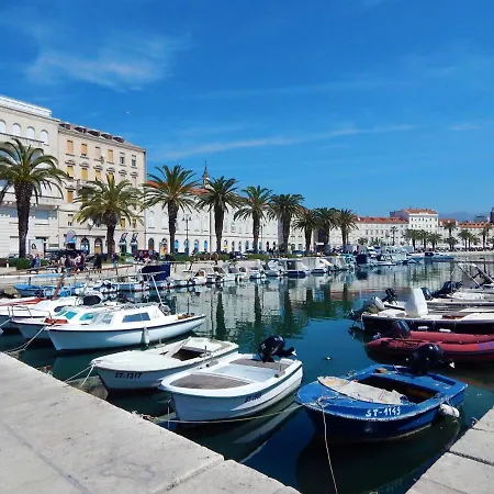 Apartman Modern 90 M2 With Balcony W The Sea View Split